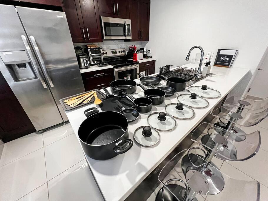 Vacay Spot Experience Luna Sky! 65" Tv Bar, Bbq, Shower Massage Jets, Music, Go To Fl Keys Homestead Exterior photo