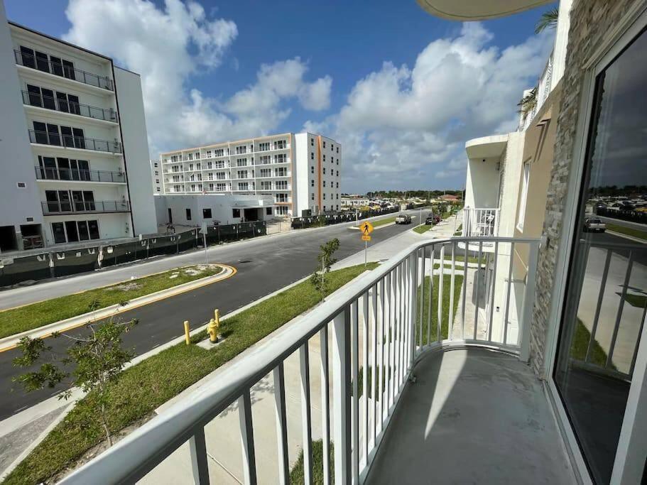 Vacay Spot Experience Luna Sky! 65" Tv Bar, Bbq, Shower Massage Jets, Music, Go To Fl Keys Homestead Exterior photo