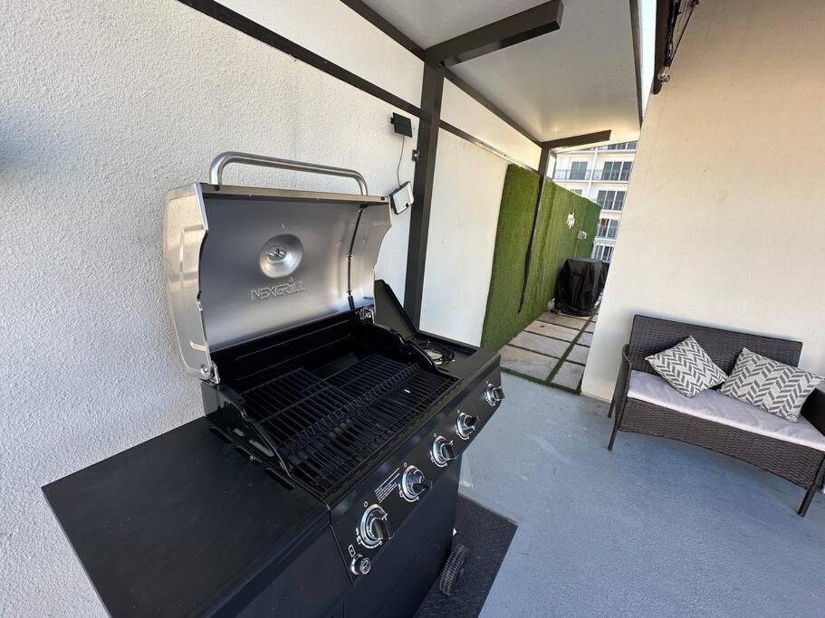 Vacay Spot Experience Luna Sky! 65" Tv Bar, Bbq, Shower Massage Jets, Music, Go To Fl Keys Homestead Exterior photo