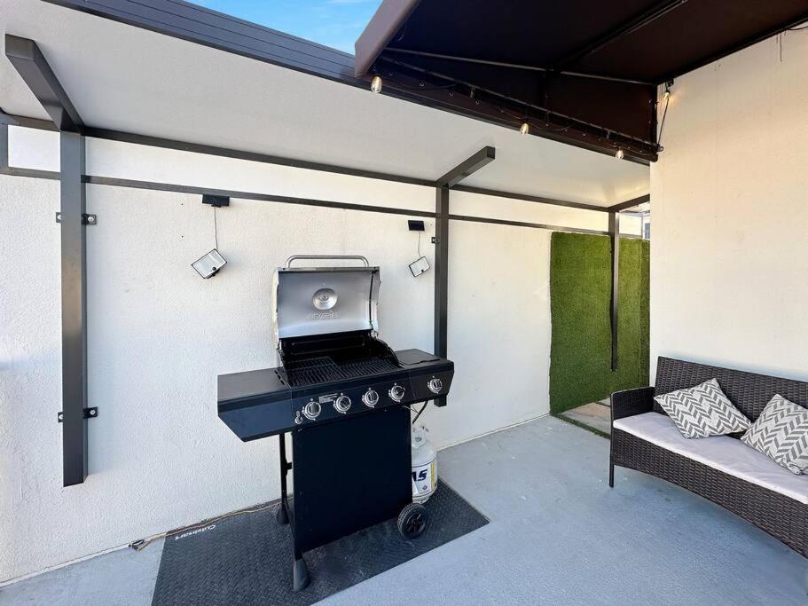 Vacay Spot Experience Luna Sky! 65" Tv Bar, Bbq, Shower Massage Jets, Music, Go To Fl Keys Homestead Exterior photo